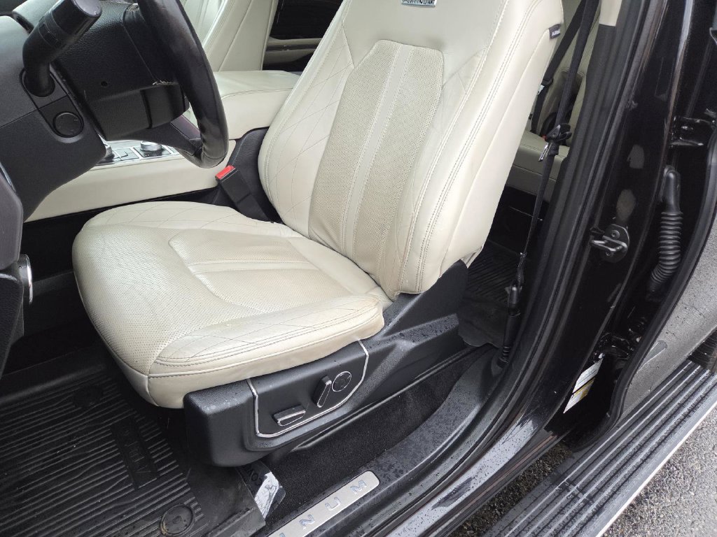 Used 2019 Ford Expedition Platinum AWD/4WD image 27