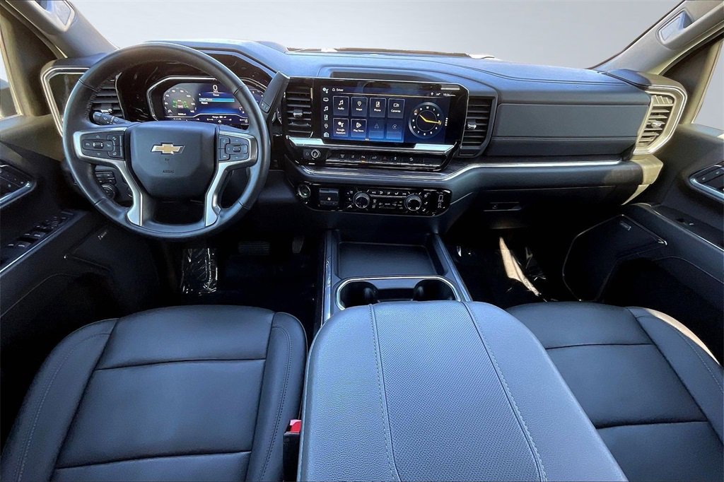 Used 2024 Chevrolet Silverado 2500 LTZ w/ LTZ Convenience Package image 16