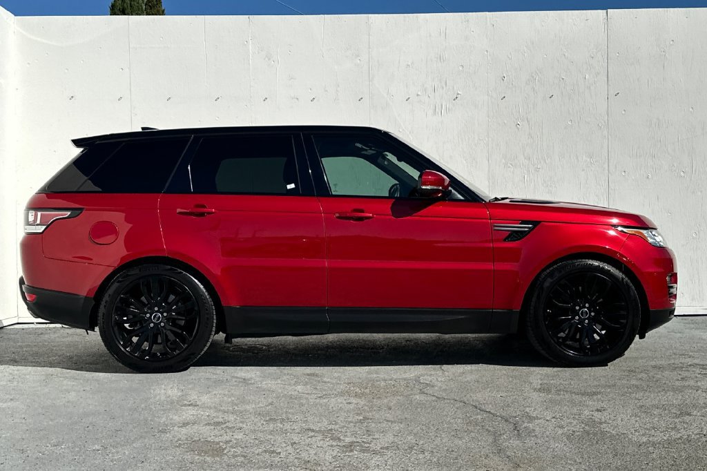 Used 2017 Land Rover Range Rover Sport SE AWD/4WD image 2