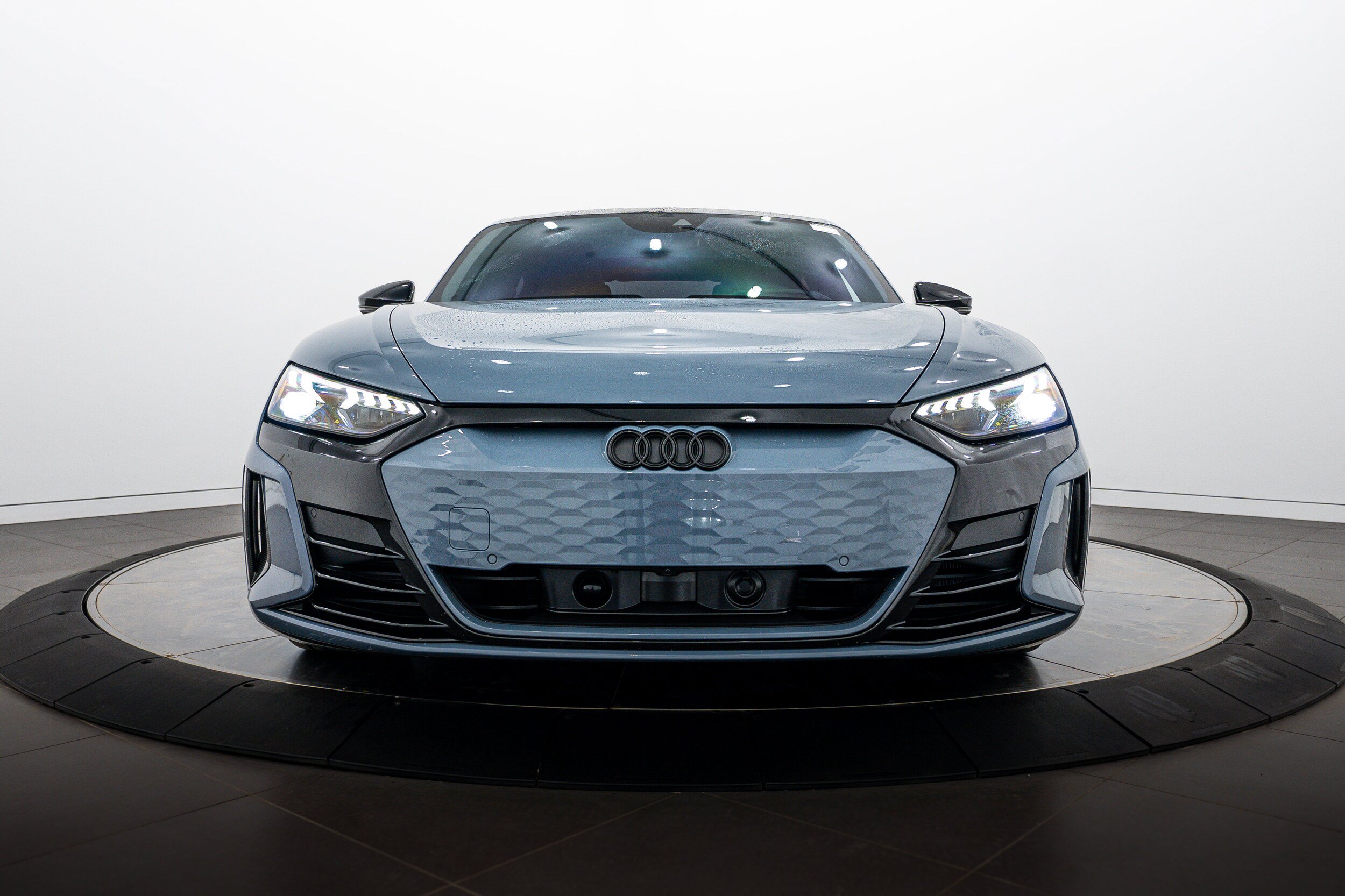 Used 2023 Audi RS e-tron GT w/ Carbon Performance Package AWD/4WD image 27