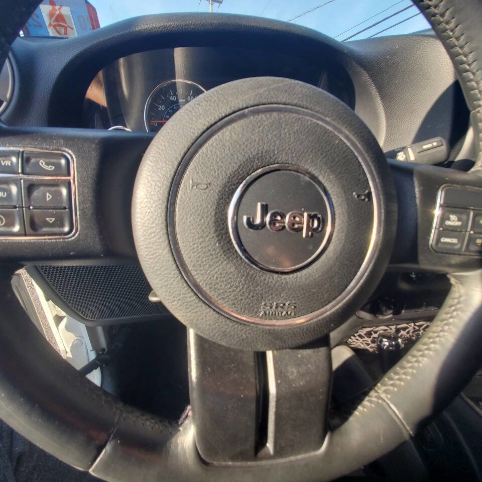 Used 2015 Jeep Wrangler Unlimited Sahara w/ Dual Top Group AWD/4WD image 16