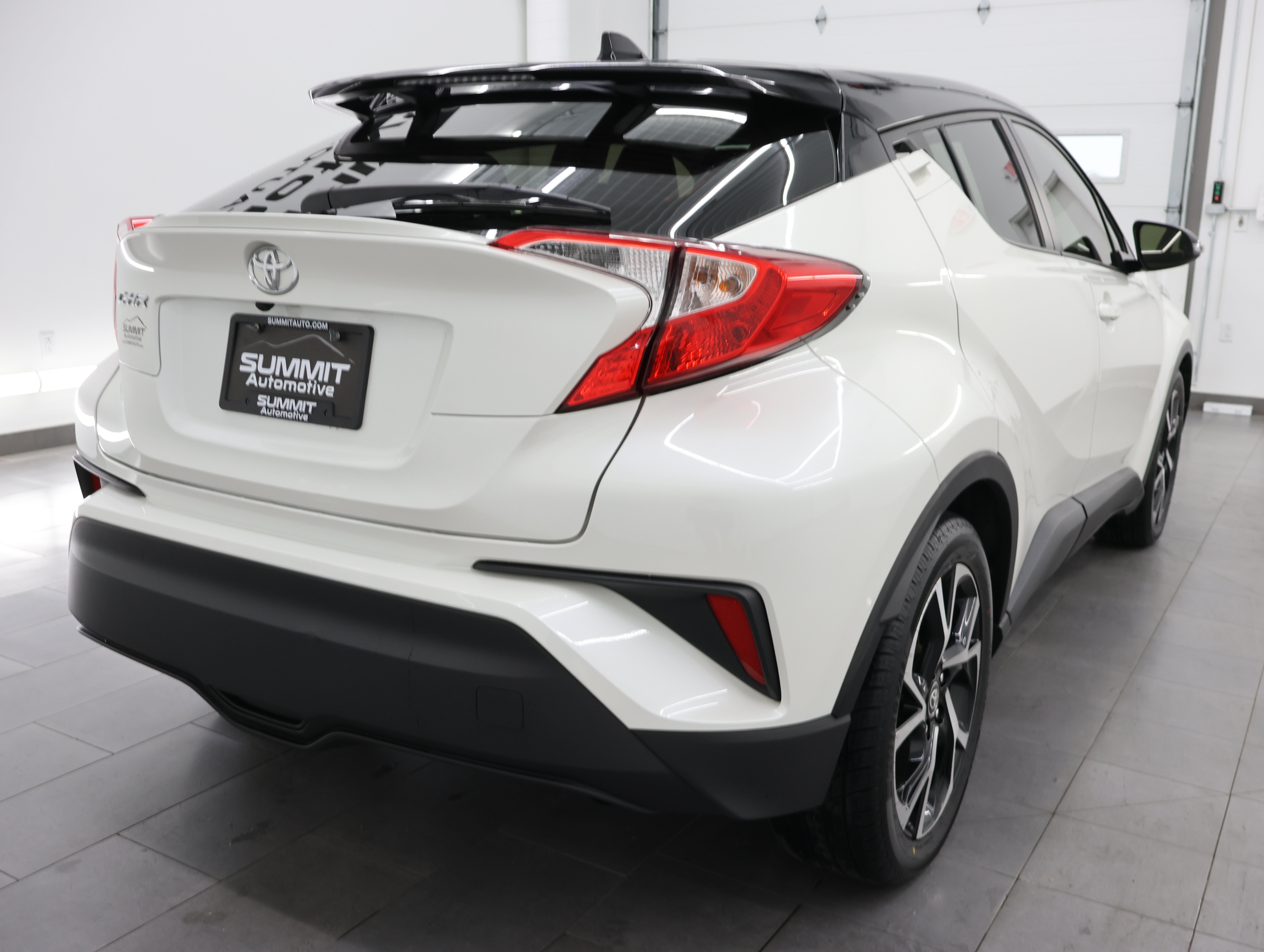 Used 2020 Toyota C-HR XLE FWD image 5