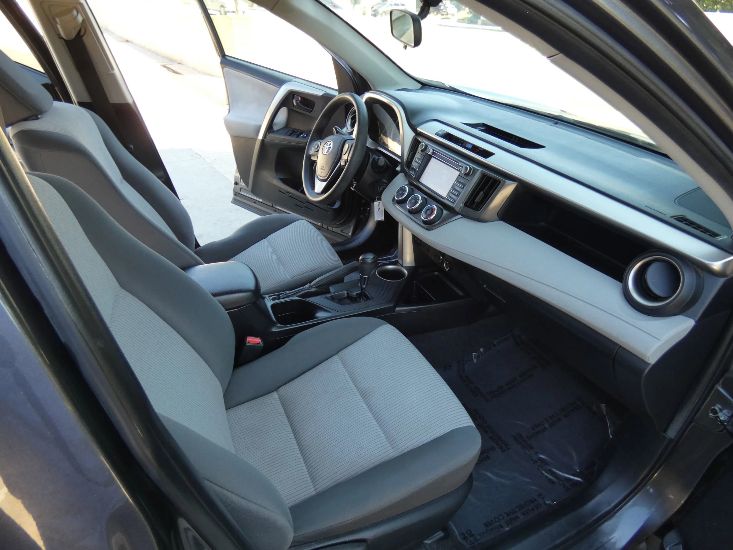 Used 2015 Toyota RAV4 LE image 23