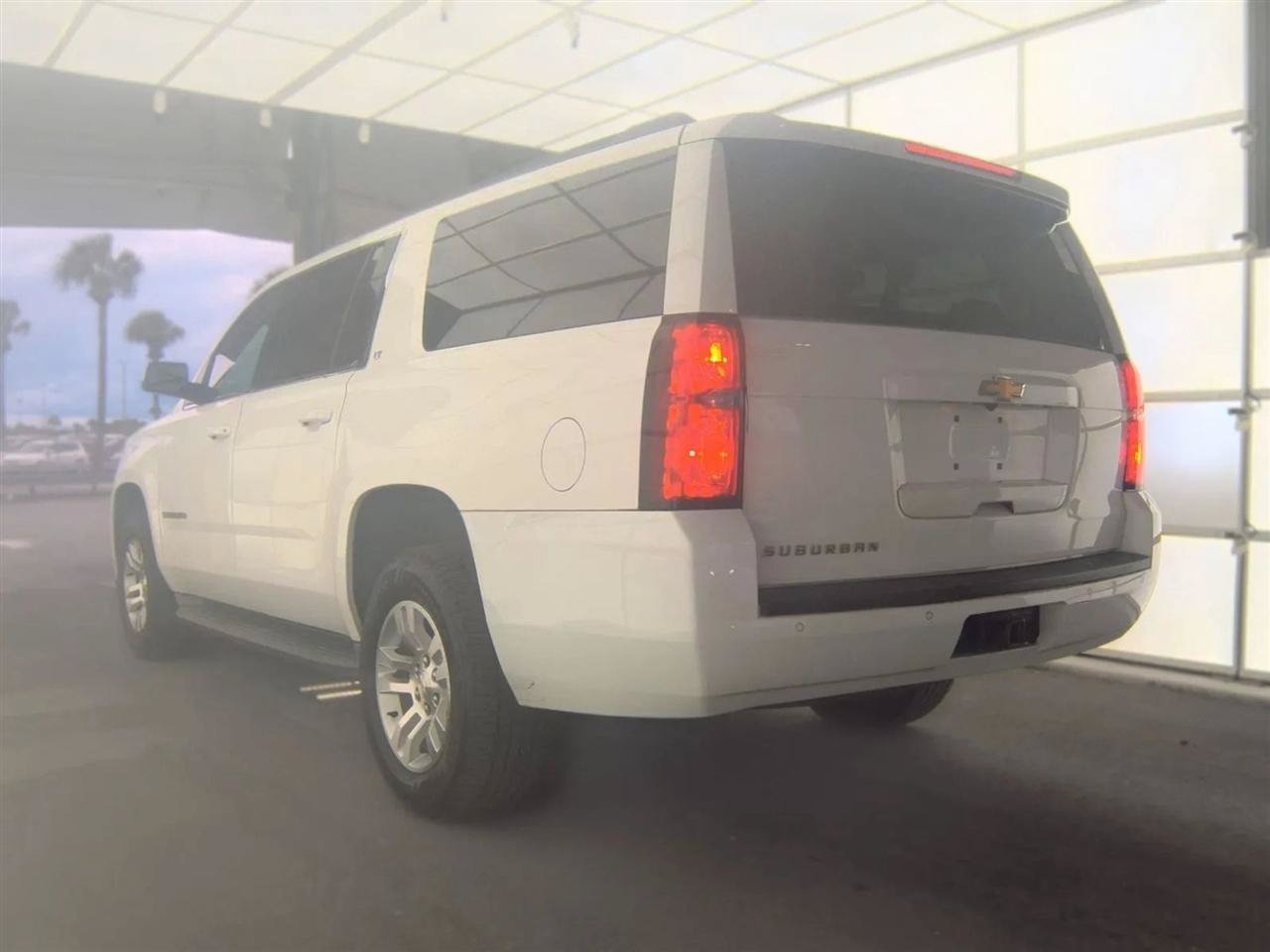 Used 2015 Chevrolet Suburban LT RWD image 8