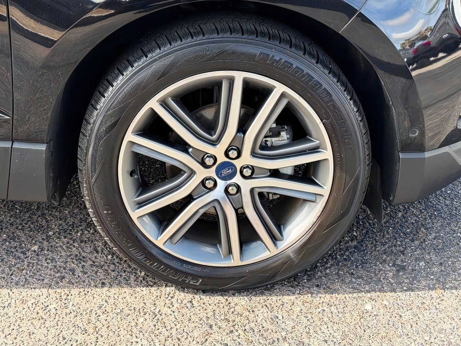 Used 2019 Ford Edge Titanium w/ Equipment Group 301A FWD image 10