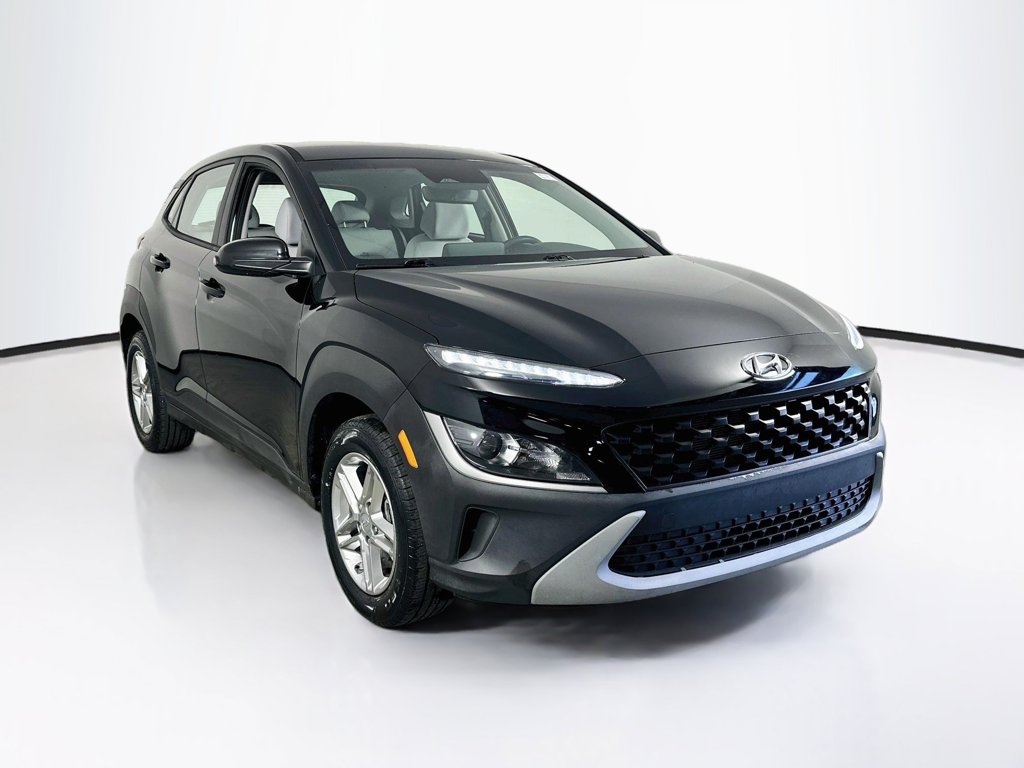 Used 2023 Hyundai Kona SE w/ Cargo Package AWD/4WD image 3