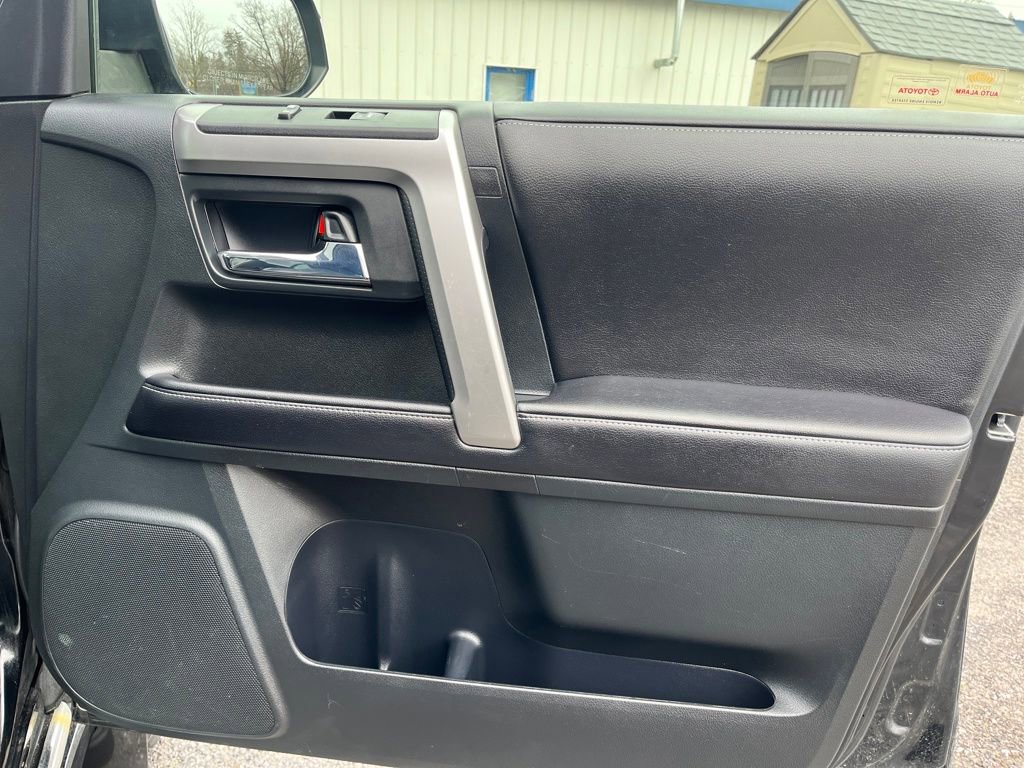 Used 2016 Toyota 4Runner Limited image 22
