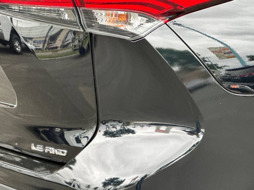 Used 2023 Toyota Highlander LE AWD/4WD image 25