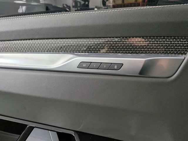 Used 2025 Cadillac Escalade V w/ LPO, ONYX Package image 13