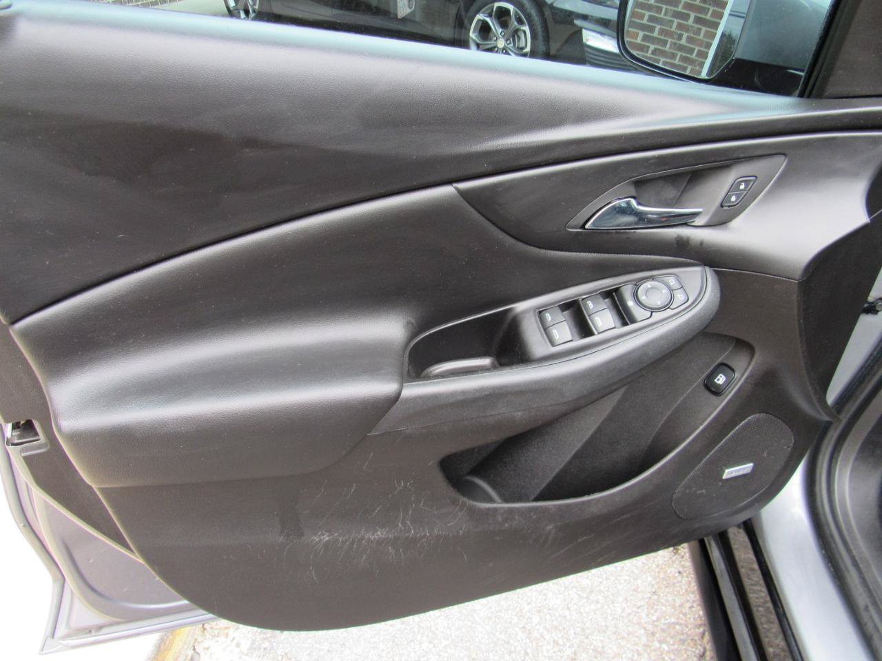 Used 2018 Chevrolet Volt Premier w/ Driver Confidence Package FWD image 15