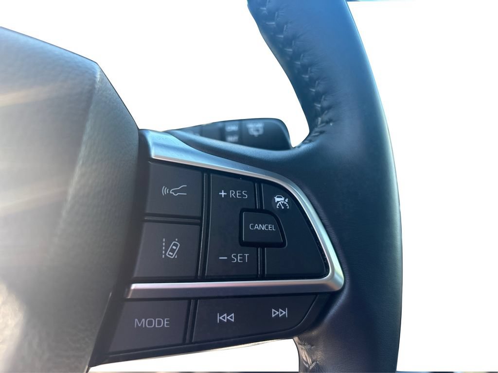 Used 2020 Toyota Highlander XLE AWD/4WD image 39