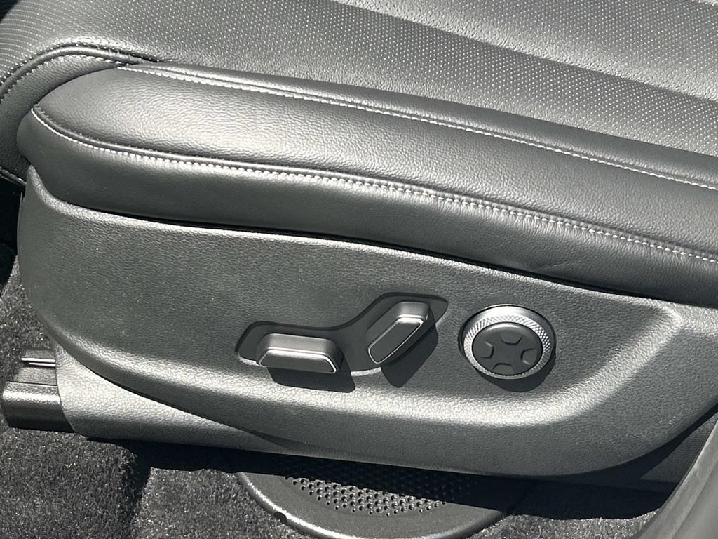 New 2027 Genesis GV80 2.5T AWD/4WD image 17