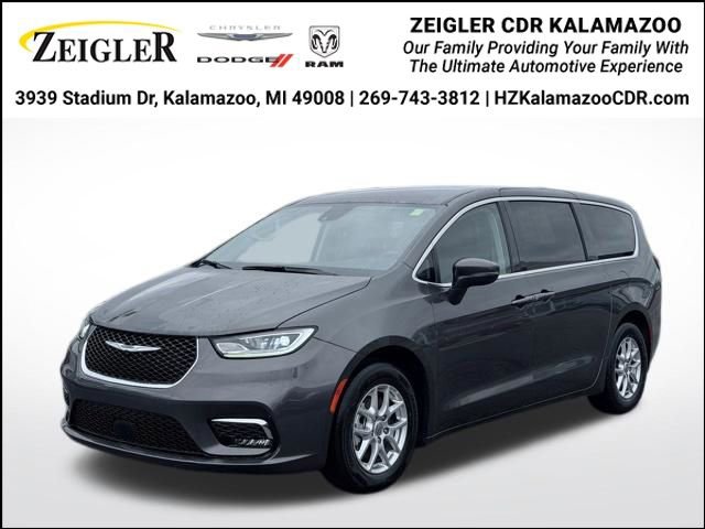 Certified 2023 Chrysler Pacifica Touring-L FWD image 1