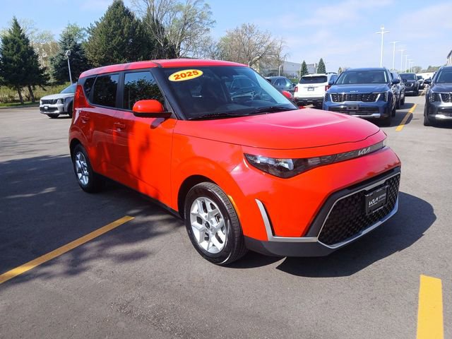 Certified 2025 Kia Soul LX w/ LX Technology Package FWD image 1