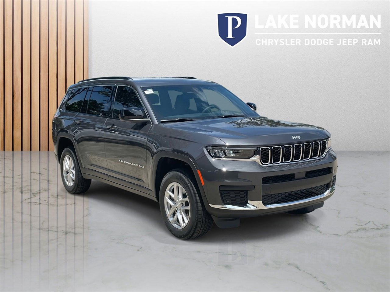 New 2025 Jeep Grand Cherokee L Laredo image 2