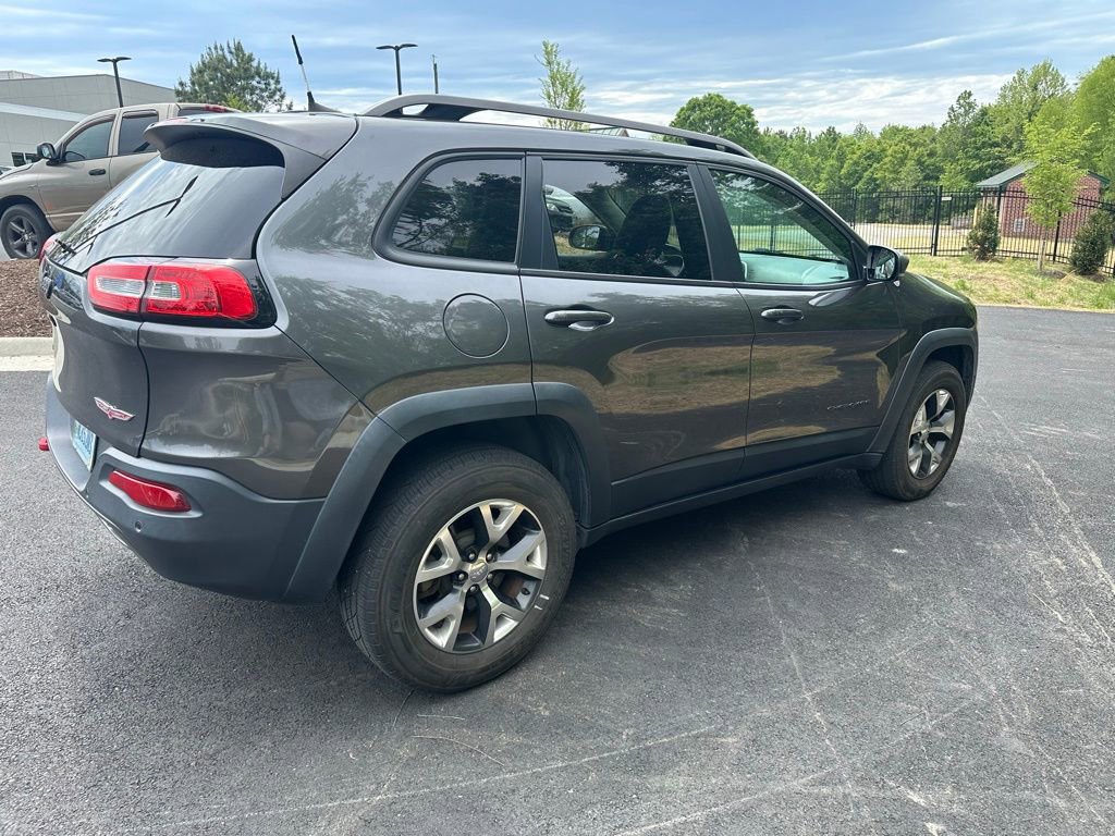 Used 2017 Jeep Cherokee Trailhawk AWD/4WD image 3