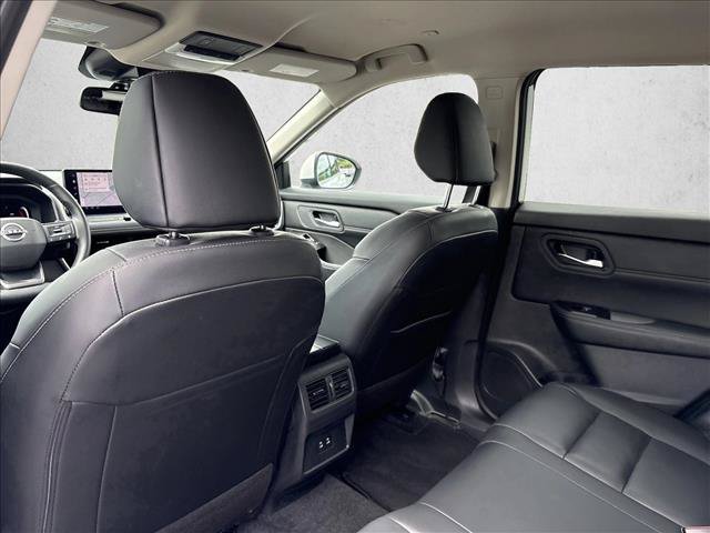 Used 2026 Nissan Rogue SL FWD image 17
