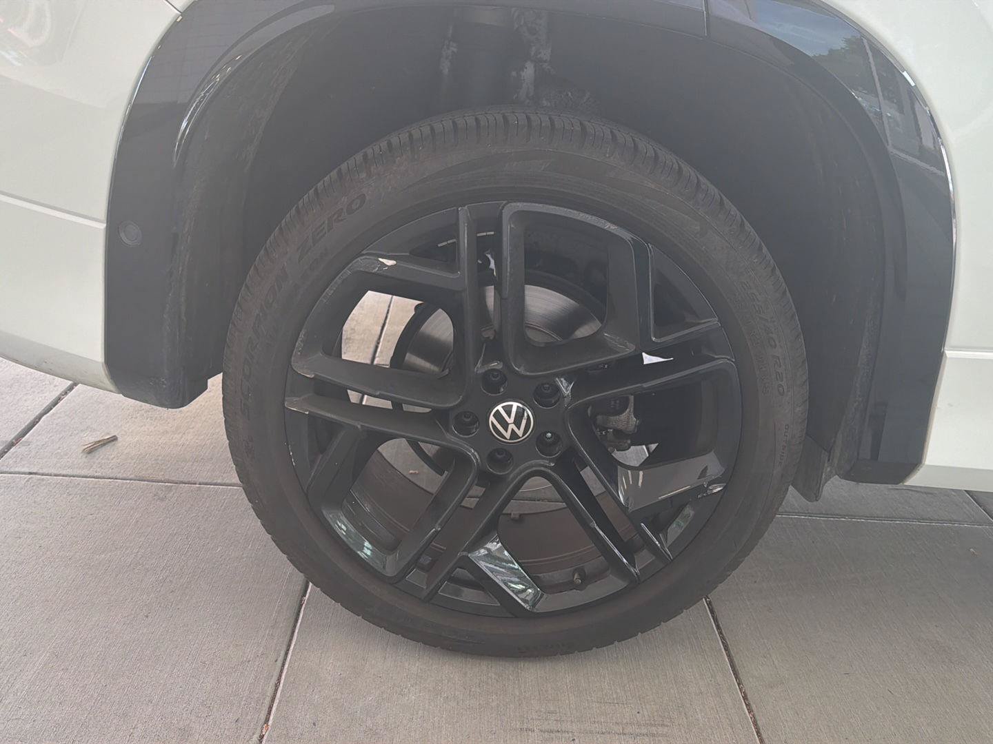 Certified 2025 Volkswagen Tiguan SE R-Line AWD/4WD image 11