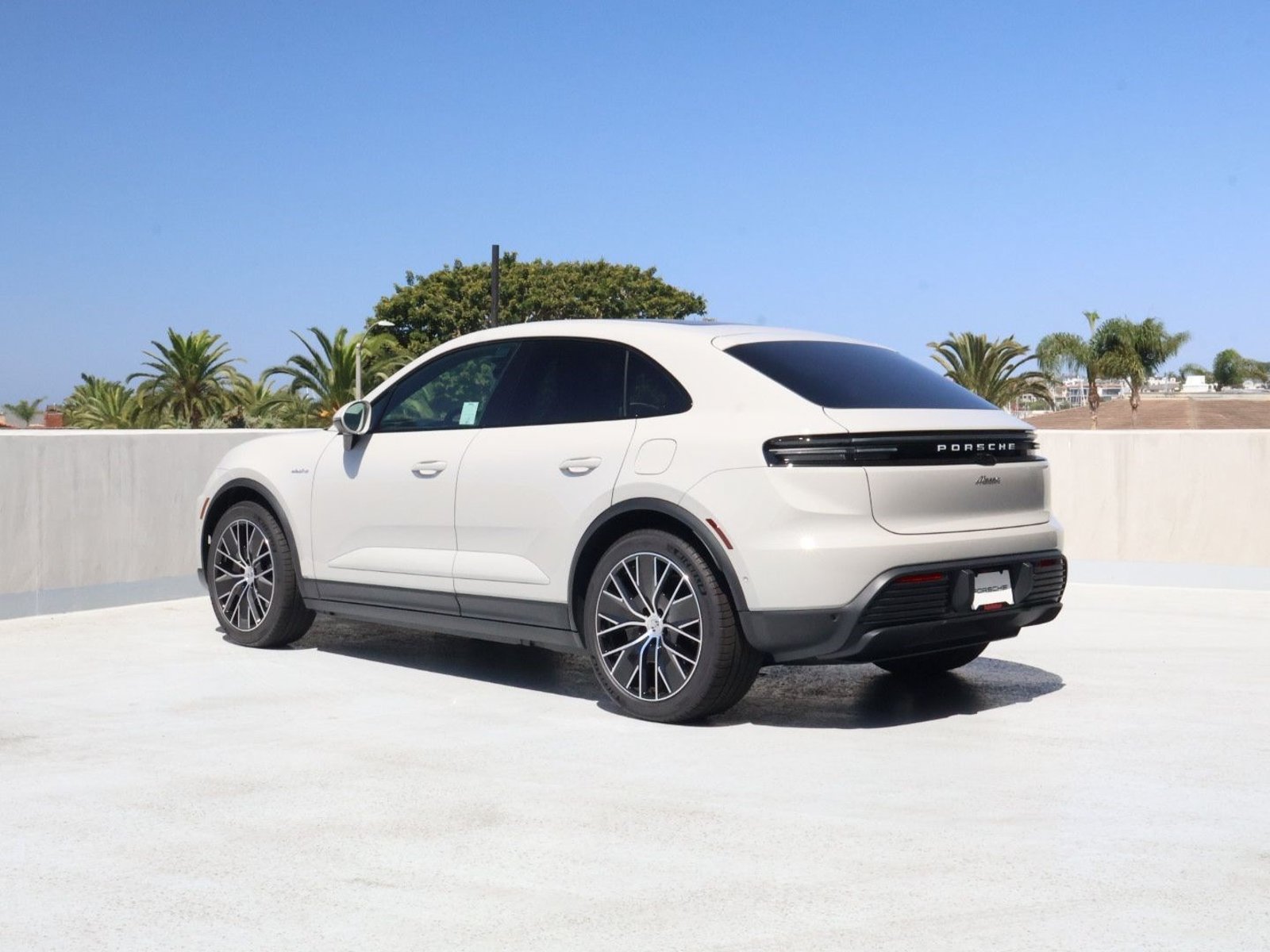 New 2026 Porsche Macan Electric RWD video 3