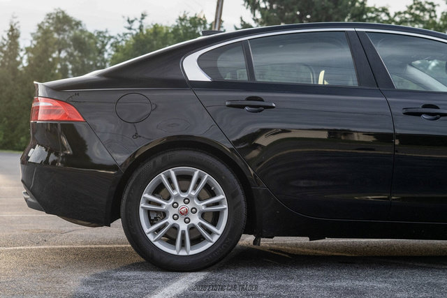 Used 2018 Jaguar XE Premium AWD/4WD image 10