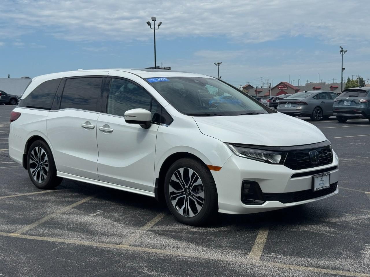 Used 2025 Honda Odyssey Elite image 2