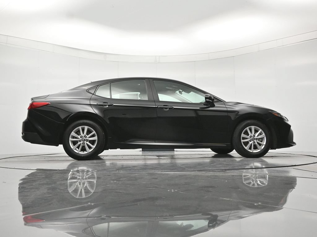 Used 2025 Toyota Camry LE FWD image 39