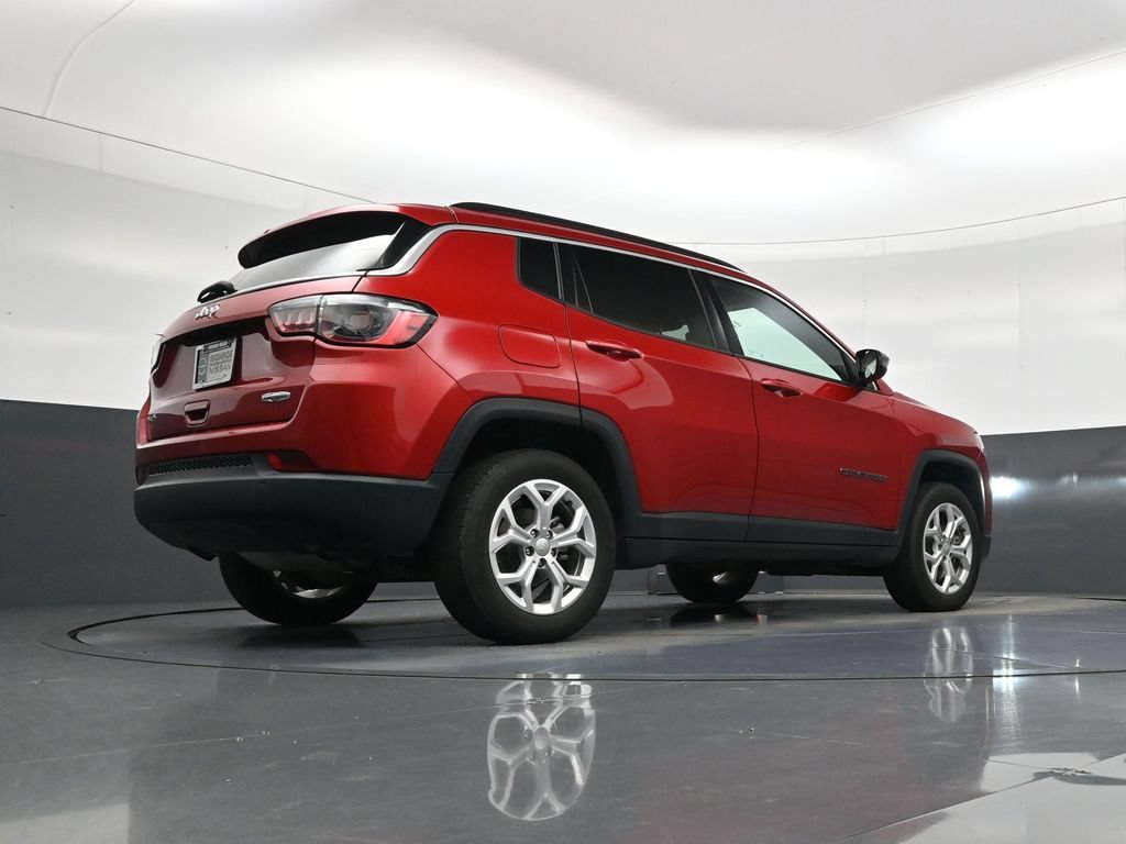 Used 2024 Jeep Compass Latitude AWD/4WD image 26