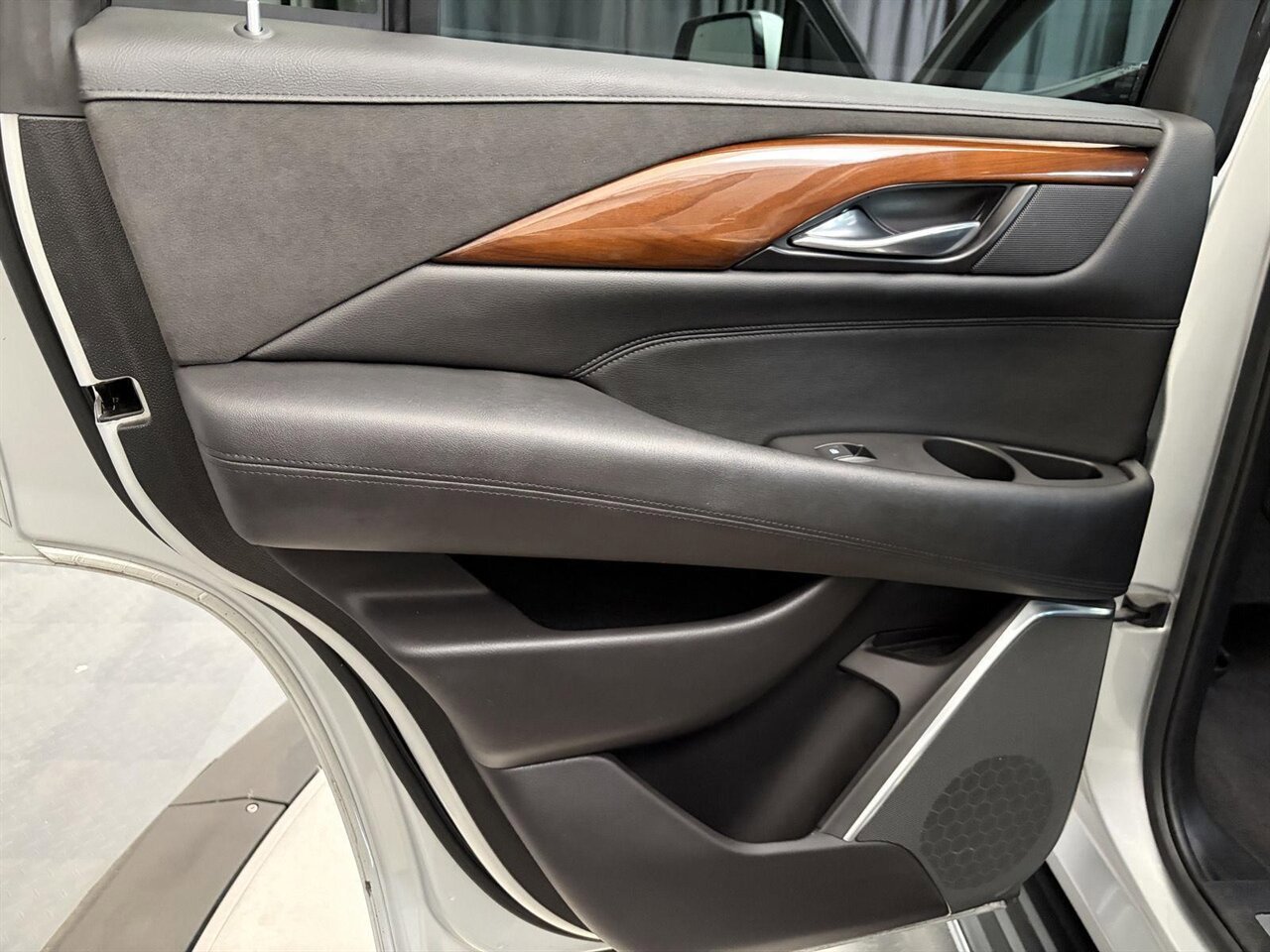 Used 2020 Cadillac Escalade Luxury image 20