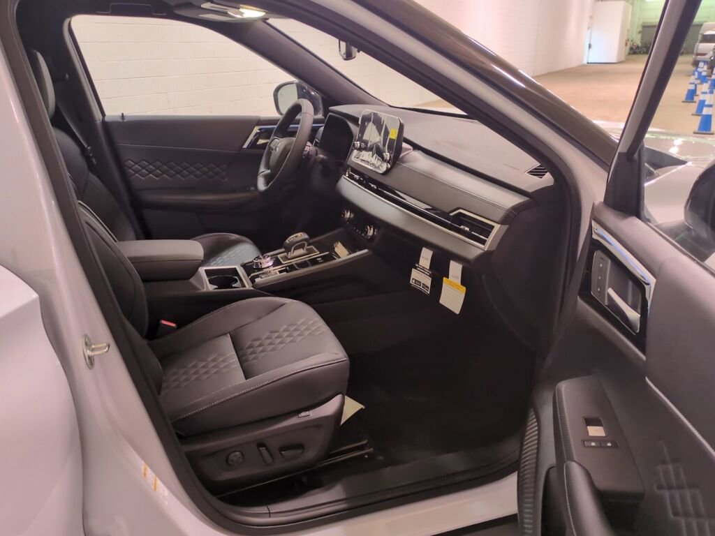 New 2025 Mitsubishi Outlander SEL AWD/4WD image 10