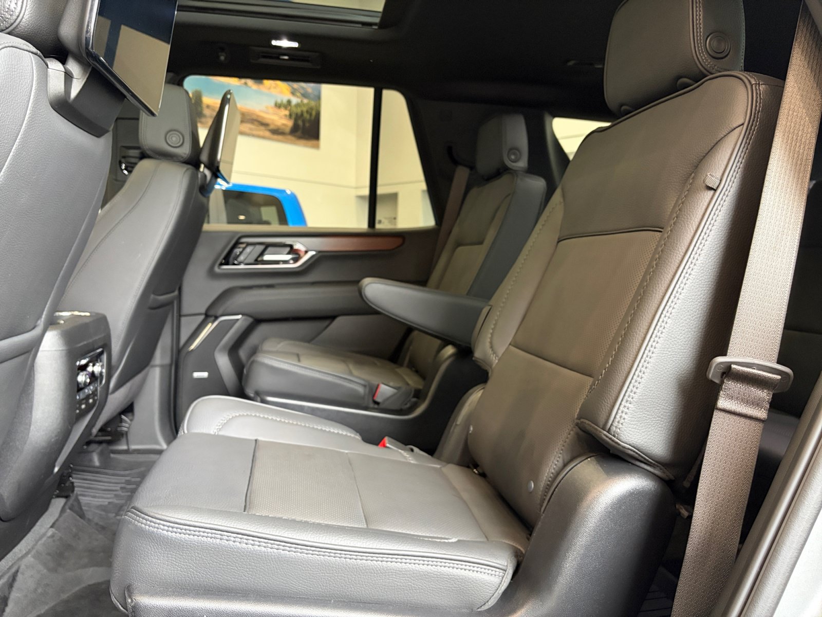 Used 2025 GMC Yukon Denali w/ Denali Reserve Package AWD/4WD image 16