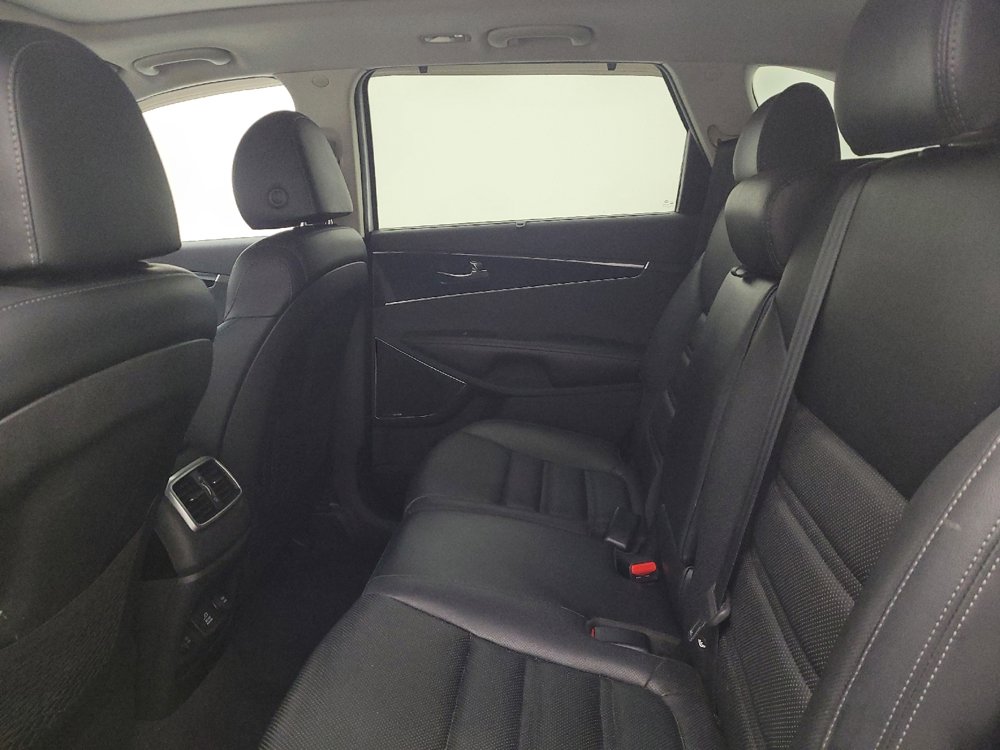 Used 2019 Kia Sorento SX image 18