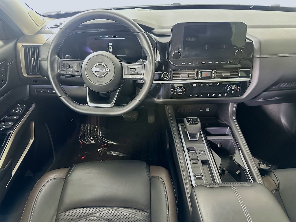 Used 2023 Nissan Pathfinder Platinum w/ Lighting Package (N93) FWD image 18