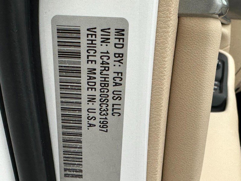 Used 2025 Jeep Grand Cherokee Limited w/ Luxury Tech Group II image 25