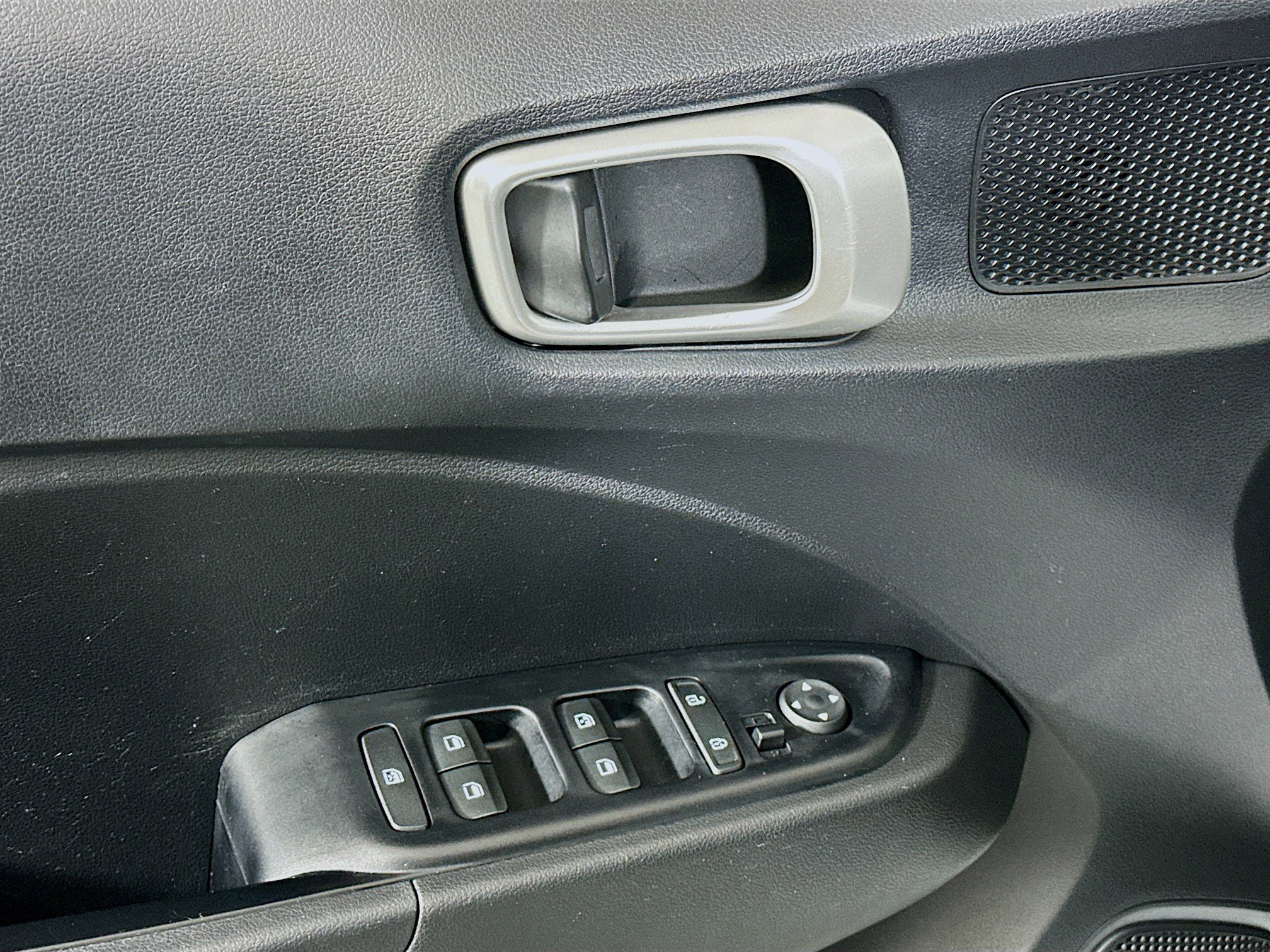 Used 2022 Hyundai Venue SEL FWD image 15