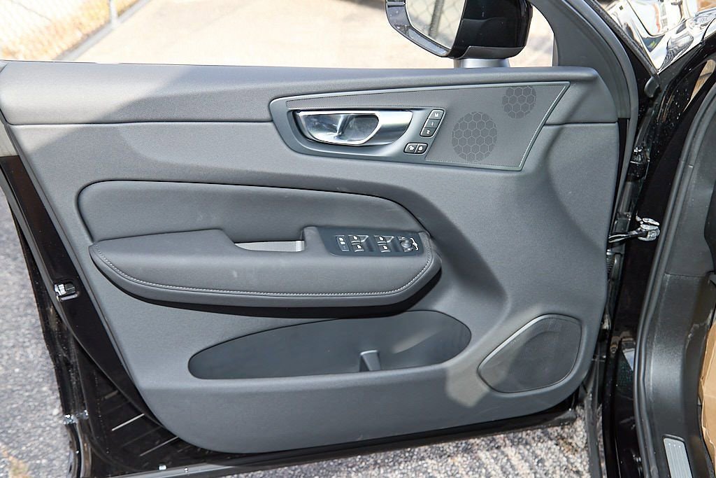 New 2026 Volvo XC60 B5 Plus w/ Protection Package Premier image 9