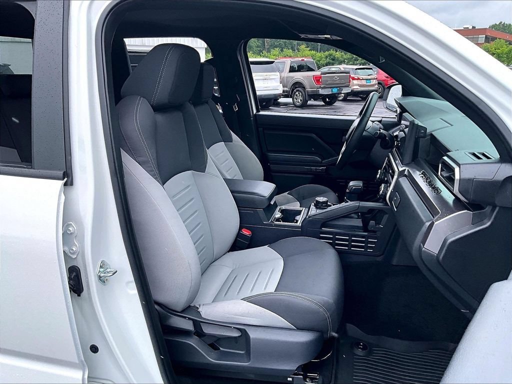 Used 2025 Toyota Tacoma TRD Off-Road AWD/4WD image 11