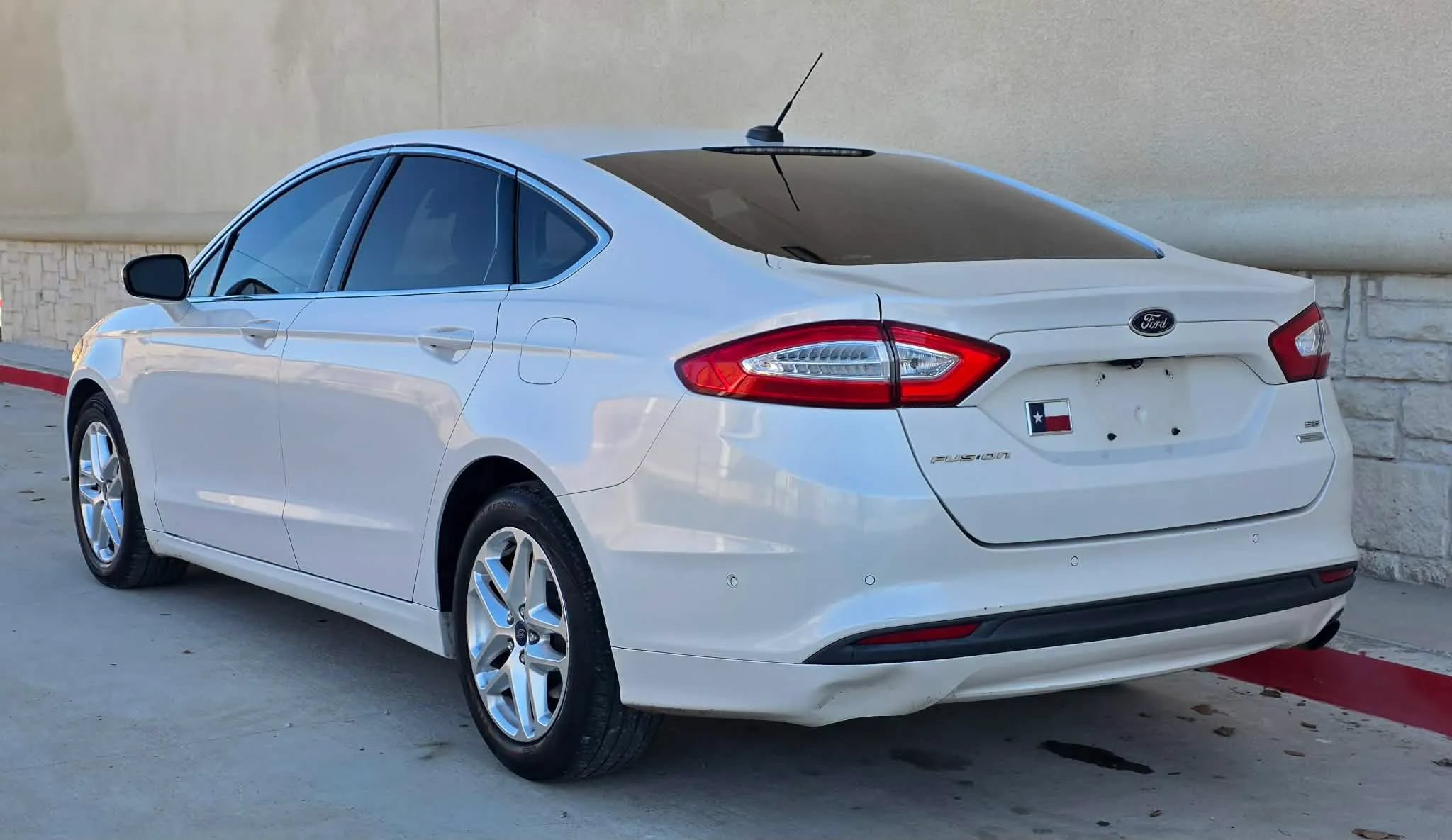 Used 2013 Ford Fusion SE FWD image 4