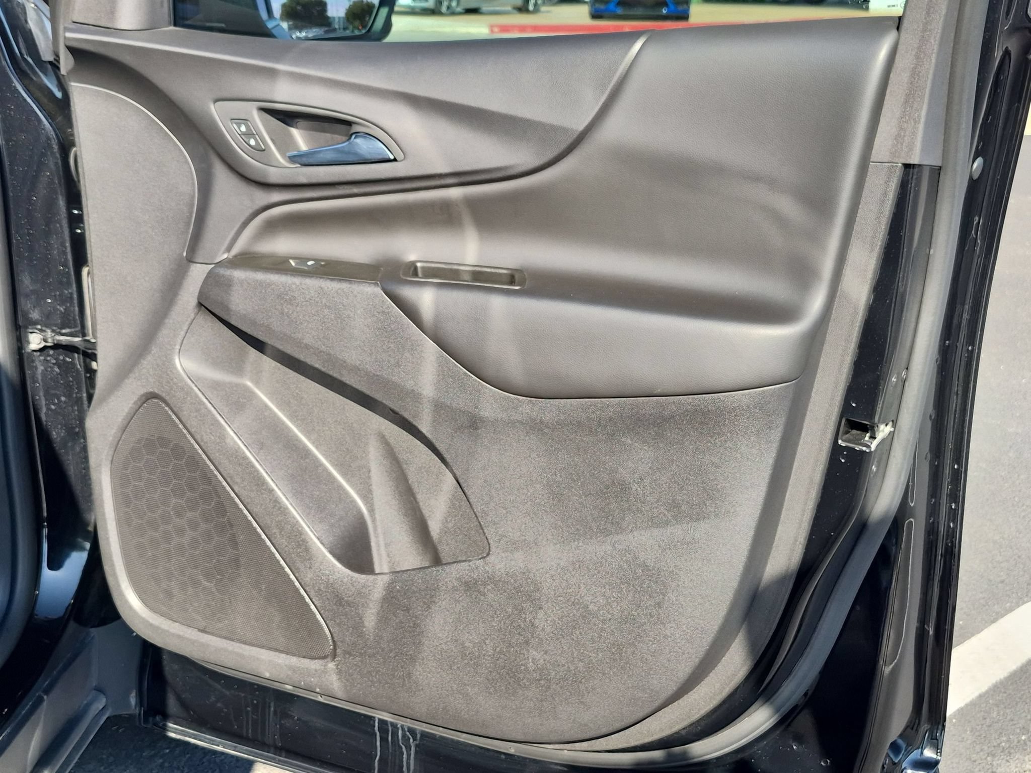 Used 2024 Chevrolet Equinox LT FWD image 31