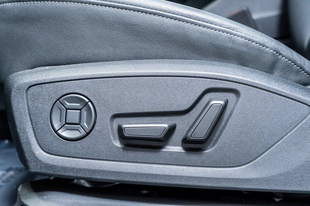 Used 2025 Audi Q4 e-tron Premium Plus w/ Premium Plus AWD/4WD image 25