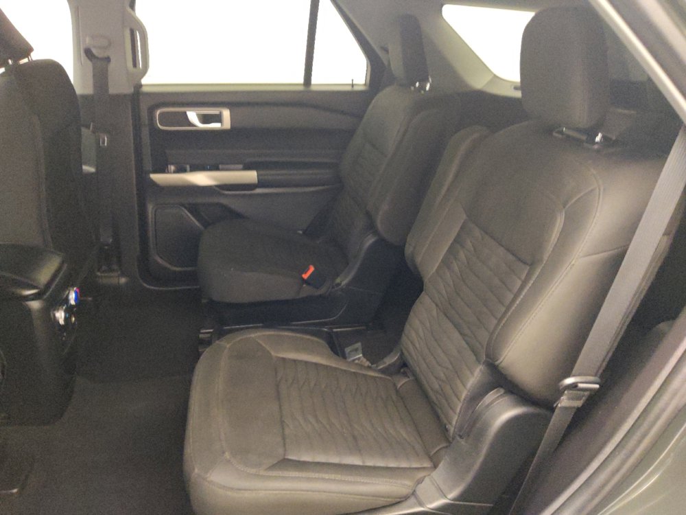 Used 2021 Ford Explorer XLT image 18