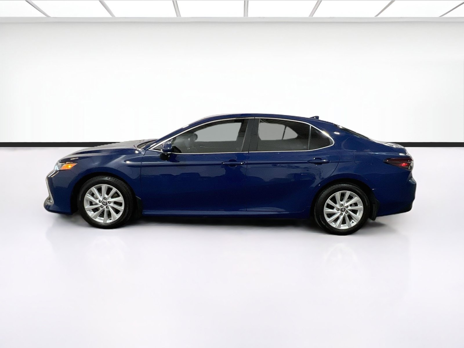 Used 2024 Toyota Camry LE FWD image 21