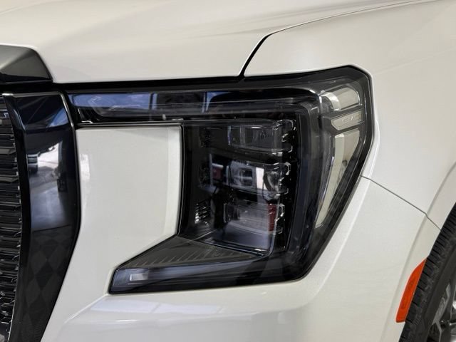 Used 2023 GMC Yukon Denali Ultimate AWD/4WD image 13