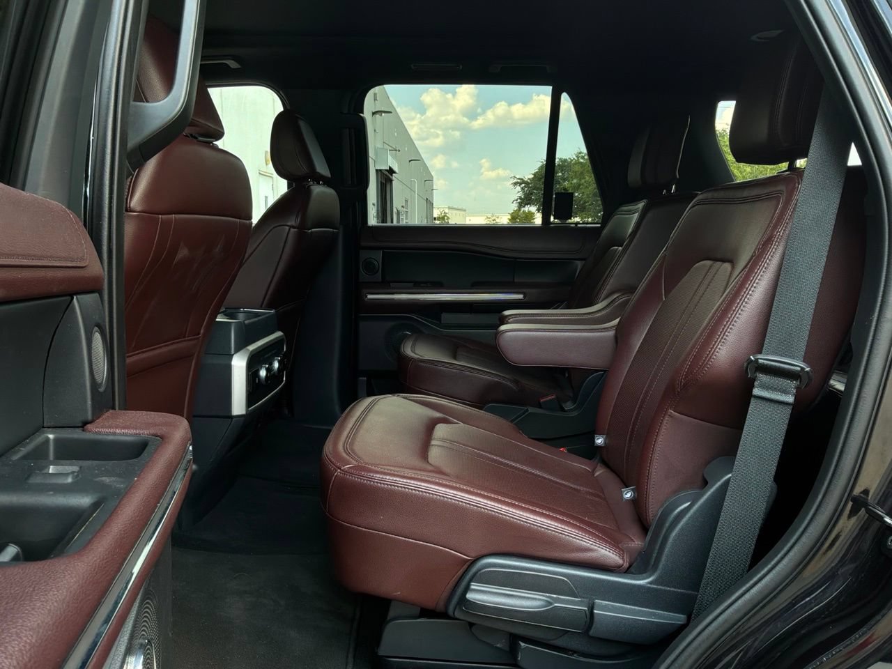 Used 2024 Ford Expedition Limited AWD/4WD image 12
