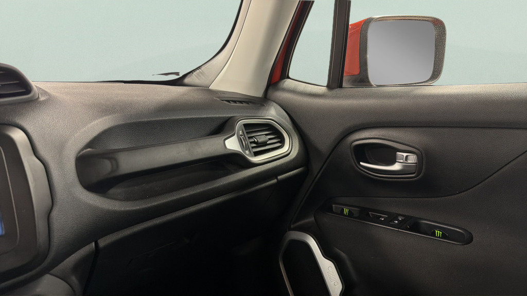 Used 2020 Jeep Renegade Latitude w/ Cold Weather Group FWD image 30