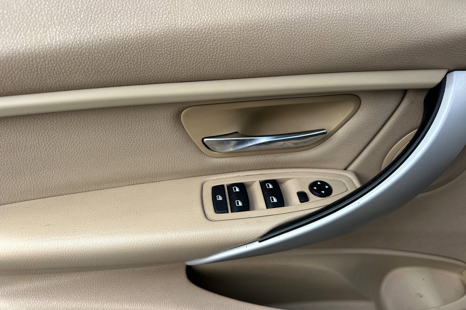 Used 2014 BMW 320i Sedan image 12