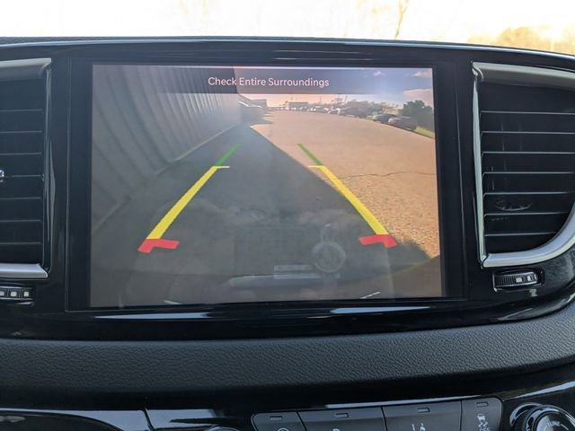Used 2023 Chrysler Pacifica Touring-L FWD image 23