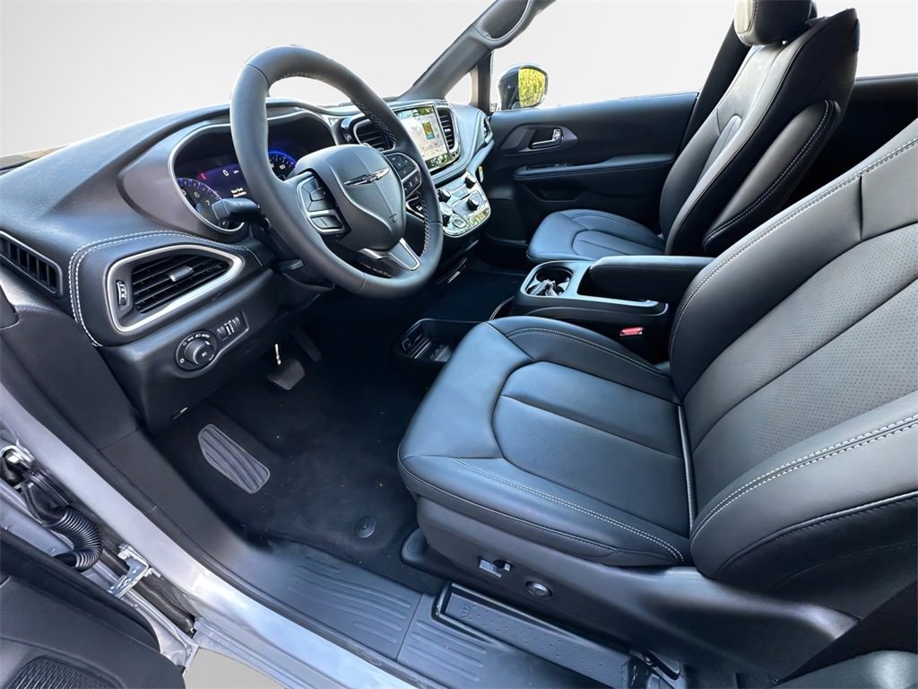 New 2026 Chrysler Pacifica Select image 18