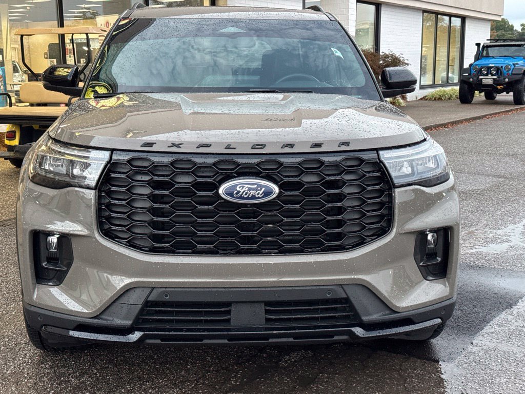 Used 2026 Ford Explorer ST-Line w/ ST-Line Street Pack AWD/4WD image 18