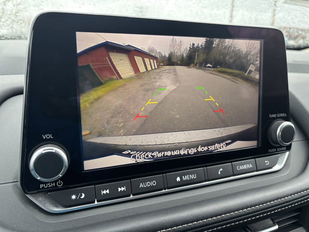 Used 2025 Nissan Rogue SV image 30