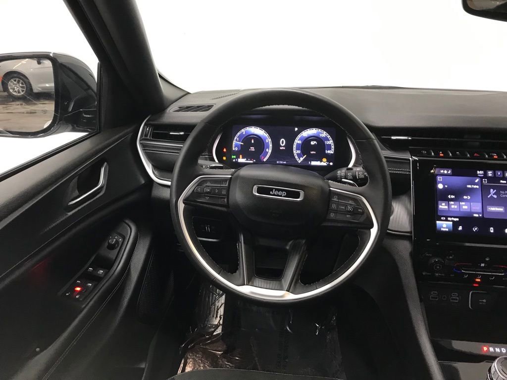 Used 2024 Jeep Grand Cherokee Altitude image 25